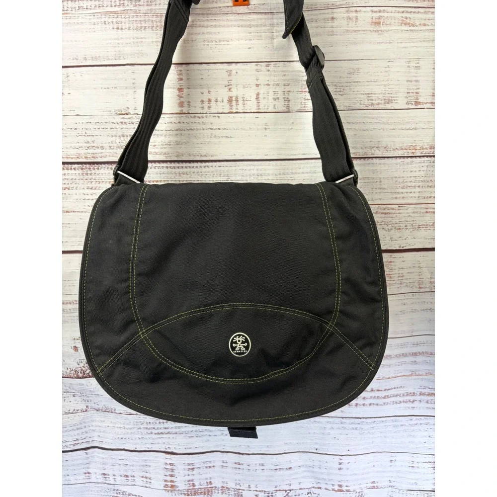 Crumpler Messenger Bag Black Canvas Lime Green Lining Shoulder Bag cheesy chick